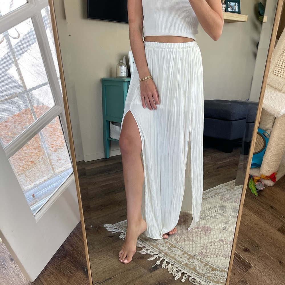 White flowy skirt with slits